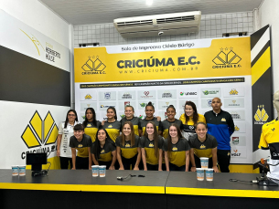 Notícia - Emoção para a primeira competição internacional: Meninas Carvoeiras embarcam para Sérvia