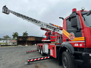 Notícia - No Sul de SC, Corpo de Bombeiros recebe maior Auto Escada Mecânica da América Latina