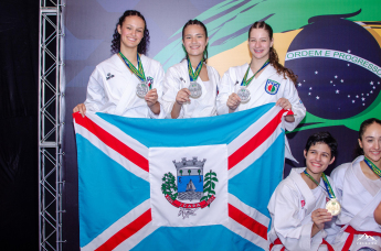 Notícia - FME de Içara conquista 35 medalhas no Campeonato Brasileiro de Karatê