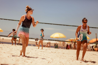 Notícia - Beach tennista criciumense enfrenta melhores do mundo no Sul Special Cup