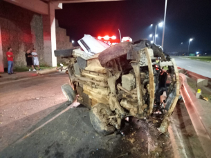 Notícia - Içara: motorista fica preso às ferragens após grave acidente de carro na Via Rápida