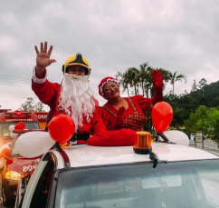 Notícia - Bombeiros de Urussanga arrecadam doações para Carreata do Bombeiro Noel