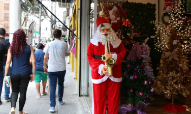 Notícia - Intenções de gasto para o Natal têm crescimento de 30%, aponta economista