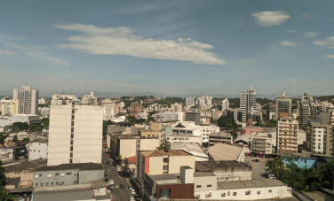 Notícia - Márcio Sônego: temperatura cai na terça-feira, com máxima de 30°C (ÁUDIO)