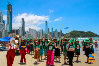 Notícia - Jesus No Litoral: 20 jovens da Diocese de Criciúma fazem missão em Balneário Camboriú 