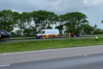 Notícia - Carro argentino bate na BR-101, em Içara, e mulher morre