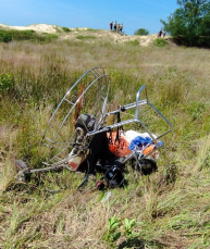 Notícia - Homem morre após queda de paramotor em Balneário Gaivota