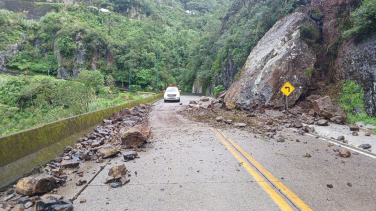 Notícia - Serra do Rio do Rastro interditada após queda de rocha