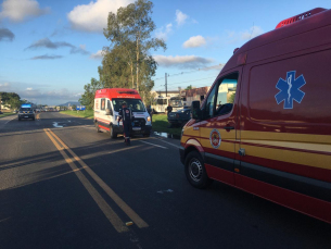 Notícia - Acidente entre carro e caminhão deixa três feridos em Araranguá