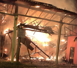 Notícia - Oficina de cerâmica é destruída por incêndio na BR-101 (FOTOS e VÍDEOS)