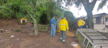 Notícia - Defesa Civil atende ocorrências por alagamentos em Araranguá