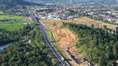 Notícia - Detonação de rochas provoca lentidão na BR-101 Sul nesta terça-feira