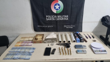 Notícia - PM prende dois envolvidos em tráfico de drogas durante operação em Araranguá