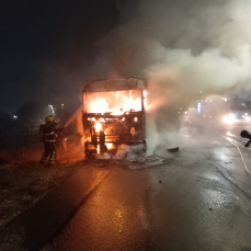 Notícia - Caminhão que carregava carvão pega fogo em Içara