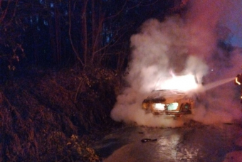 Notícia - Caminhonete pega fogo em movimento em Treze de Maio