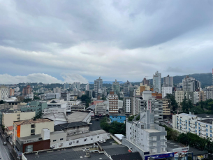 Notícia - Quinta deve ser nublada com chance de chuva a qualquer momento