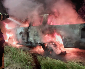 Notícia - Morro da Fumaça: acidente de trânsito deixa carro em chamas 