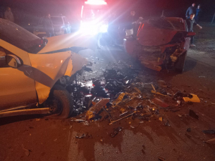 Notícia - Jacinto Machado: acidente deixa três pessoas feridas e carros destruídos