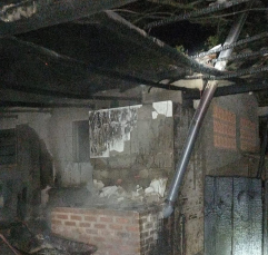 Notícia - Incêndio deixa edícula de casa destruída em Forquilhinha