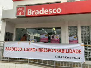 Notícia - Trabalhadores protestam contra fechamento do Bradesco de Forquilhinha