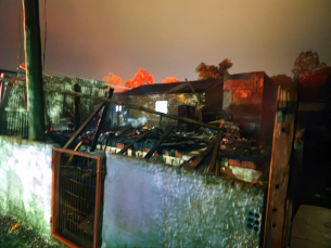 Notícia - Incêndio destrói casa em Praia Grande