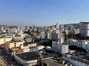 Notícia - Criciúma terá quinta de sol e calor, mas frente fria pode trazer chuva a noite