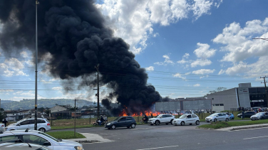 Notícia - (FOTOS E VÍDEOS) Incêndio atinge indústria química no bairro Próspera em Criciúma 