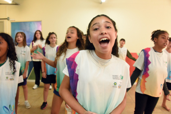 Notícia - Crianças do Bairro da Juventude vão cantar os hinos no jogo do Criciúma