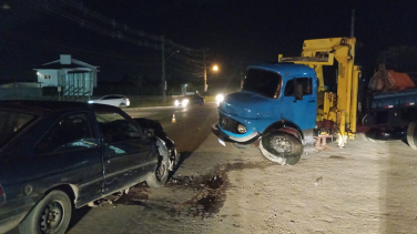 Notícia - Forquilhinha: colisão entre carro e caminhão deixa homem de 58 anos ferido