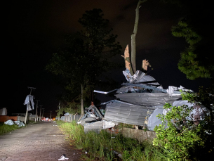 Notícia - ((Vídeo e fotos)) Temporal causa estragos no Sul