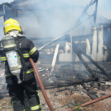 Notícia - Casa é completamente destruída por incêndio em Içara