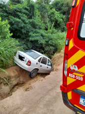 Notícia - Saída de pista deixa mulher e criança feridas em Urussanga