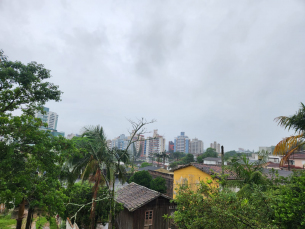 Notícia - Domingo de céu nublado e sensação de ar abafado na região