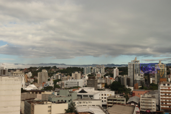 Notícia - ((Áudio)) Chuva branda e clima abafado marcam a sexta-feira na região