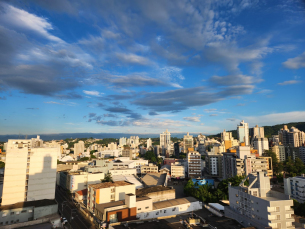 Notícia - ((Áudio)) Frente fria chega à região e reduz temperatura prevista para esta quinta-feira