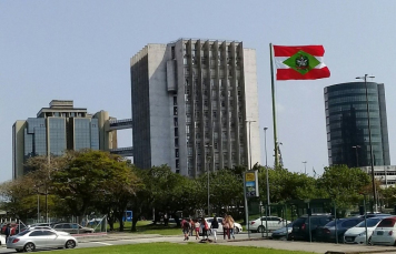 Notícia - TJ suspende volta às aulas presenciais na rede de ensino particular