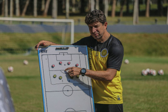 Notícia - Técnico com maior invecibilidade no Brasileirão, Tcheco fala com o 4oito