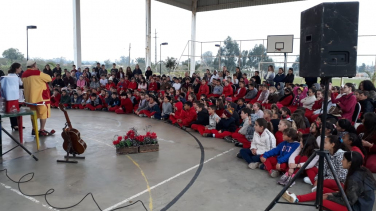 Notícia - Com peça teatral, alunos são estimulados a sustentabilidade