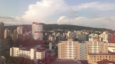 Notícia - Quinta-feira de temperaturas altas na região de Criciúma