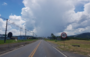 Notícia - Pancadas isoladas na região. Chove hoje em Criciúma