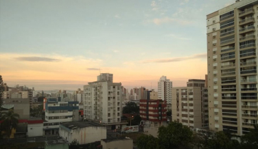 Notícia - Calor, chuva e sol no fim de semana