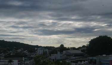 Notícia - Temperatura cai 12 graus em um dia