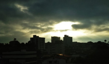 Notícia - Sábado com chuva. Tempo melhora no domingo