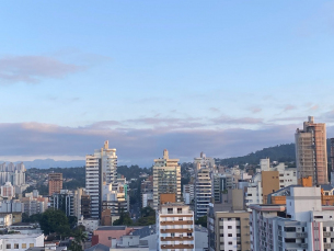 Notícia - Temperaturas sobem e chegam aos 30°C nesta quinta-feira