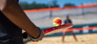 Notícia - Tennis, praia e mar