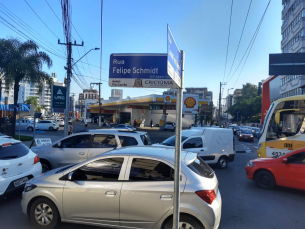 Notícia - Tarde de trânsito caótico no Centro (VÍDEOS)