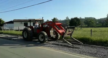 Notícia - Morador destrói obra pública em Nova Veneza (VÍDEO)