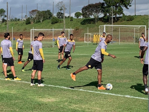 Notícia - Maicon fora. Lateral não viajou para Goiânia