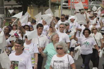 Notícia - Centenas marcham pela vida e pela paz