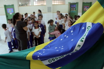 Notícia - O hino na escola, tradição que se mantém